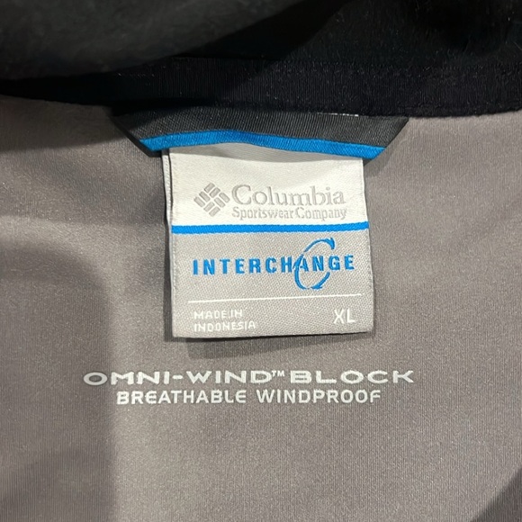 Columbia men’s gray Omni wind lightweight jacket
Size XL - Picture 7 of 8